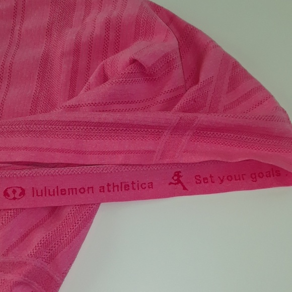 Lulu Lemon Breathable, Light Weight Workout Top - Picture 3 of 4